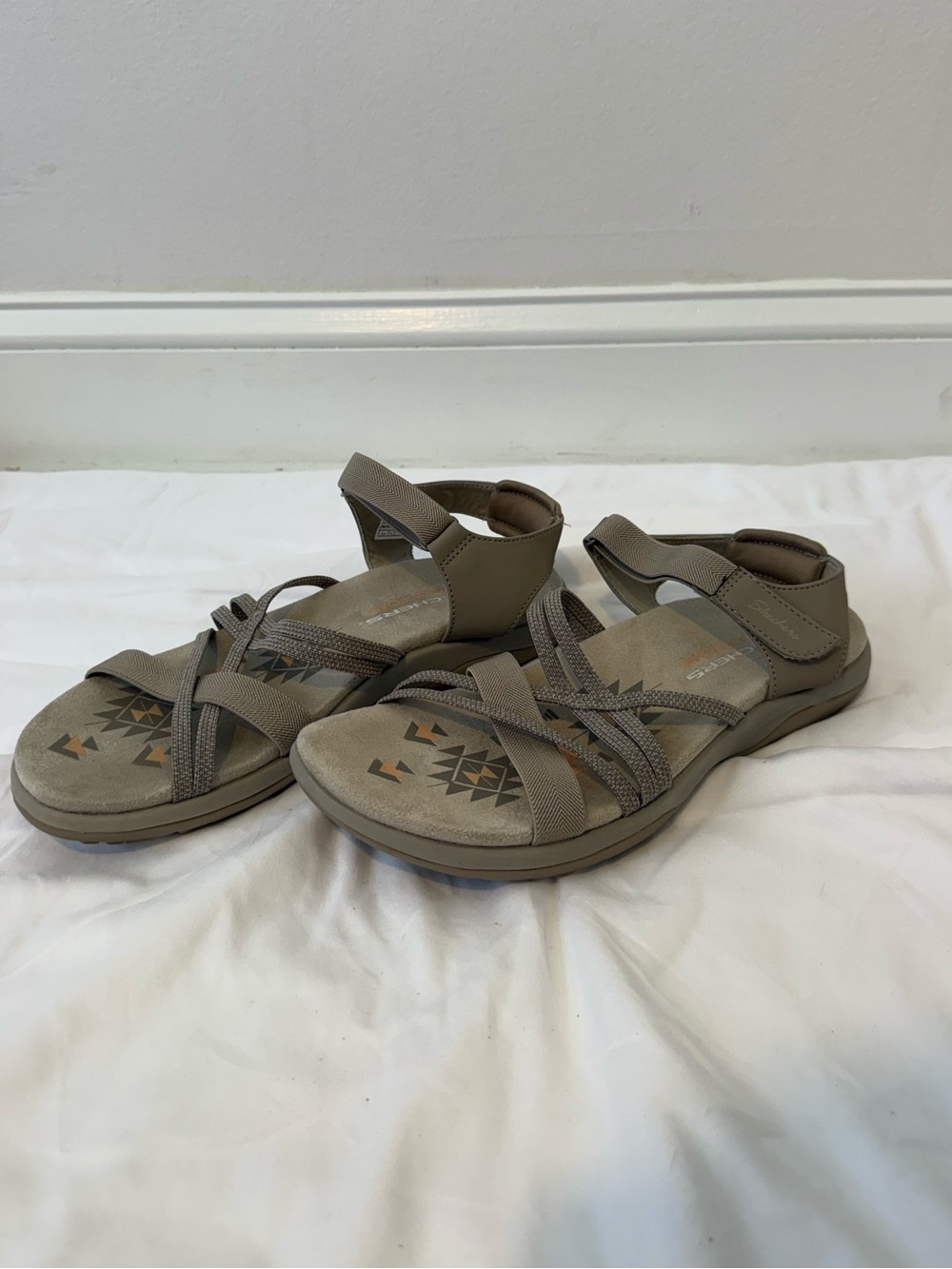 Skechers Women’s Size 10 Taupe Strappy Comfort Walking Sandals - Picture 2 of 8